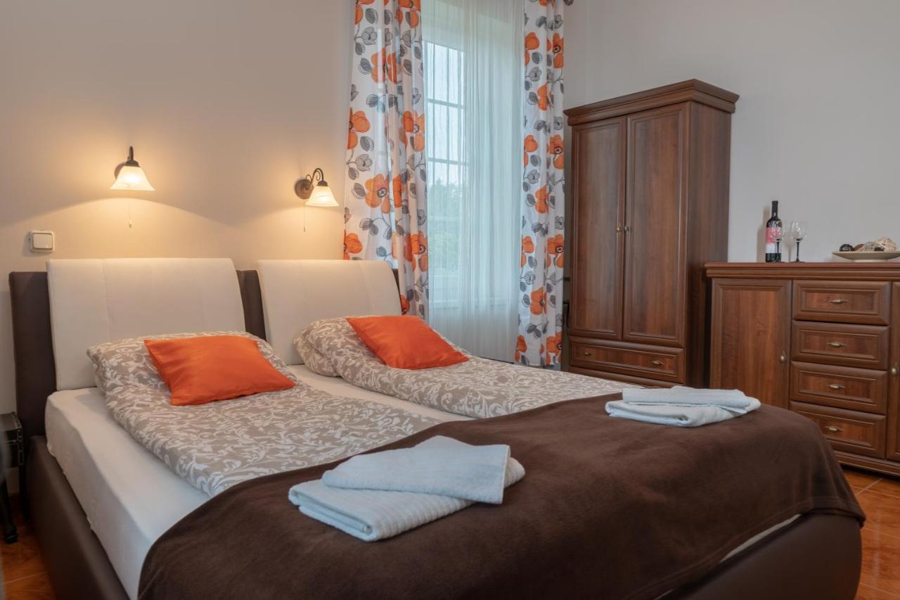 Bed and Breakfast F57 - Franko Csaladi Panzio Балатонлелле Экстерьер фото