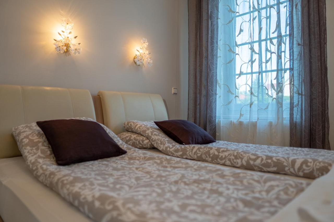 Bed and Breakfast F57 - Franko Csaladi Panzio Балатонлелле Экстерьер фото