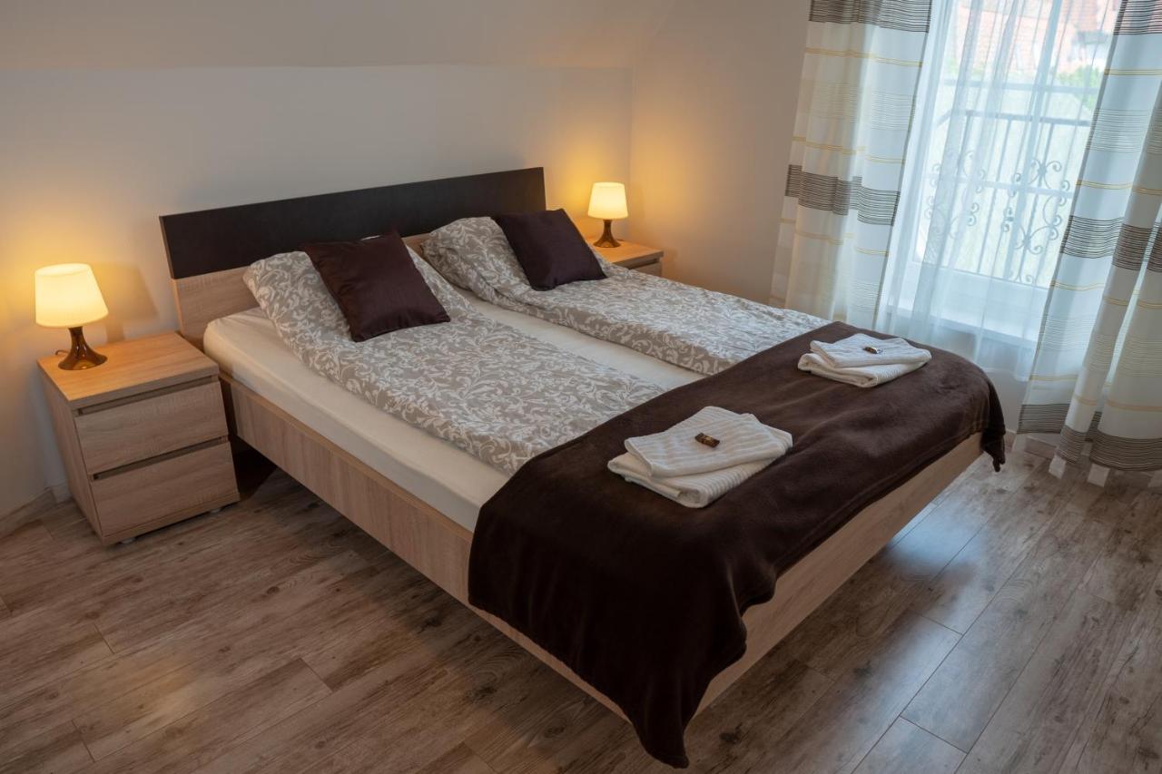 Bed and Breakfast F57 - Franko Csaladi Panzio Балатонлелле Экстерьер фото